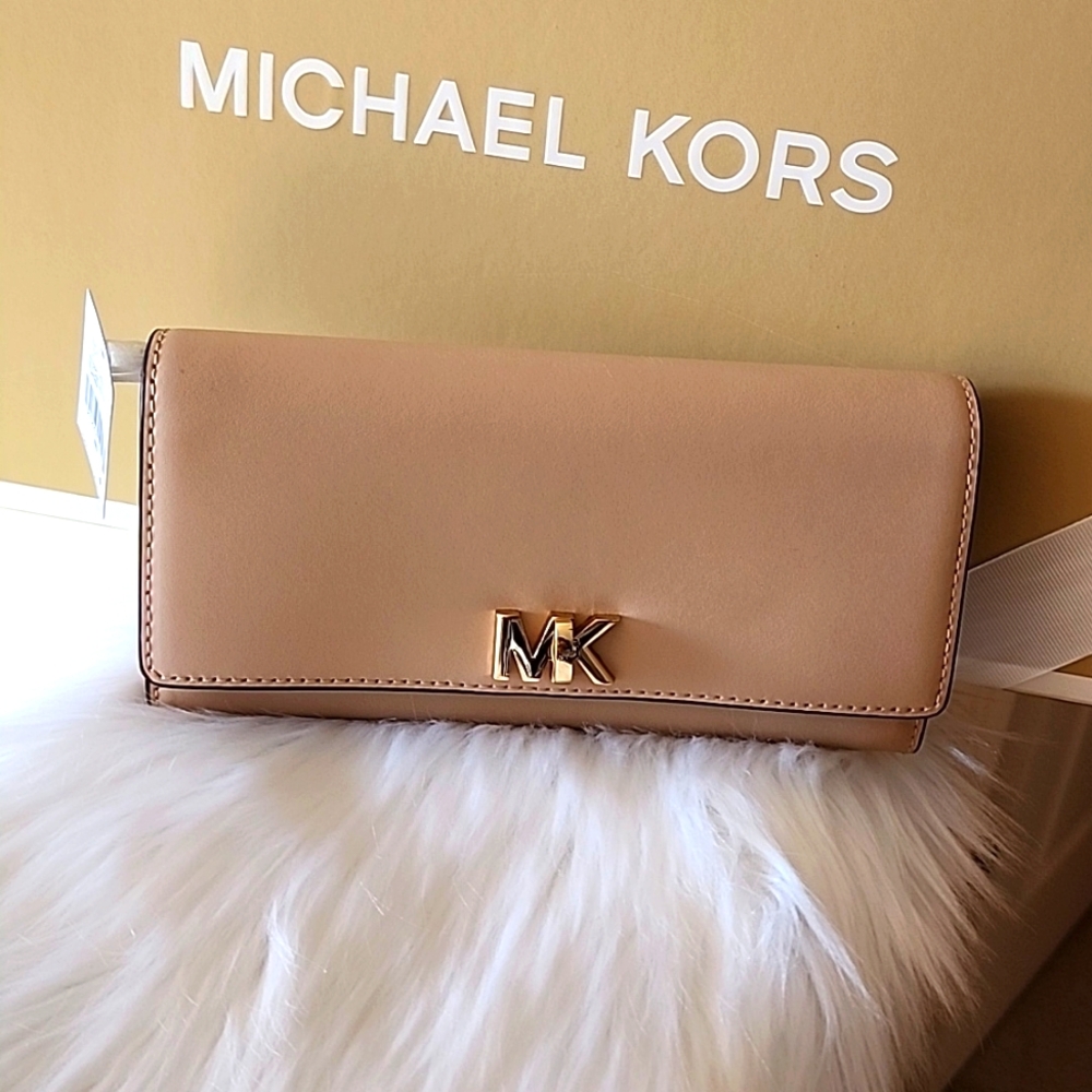 Michael Kors LG Carryall Leather Wallet NWT